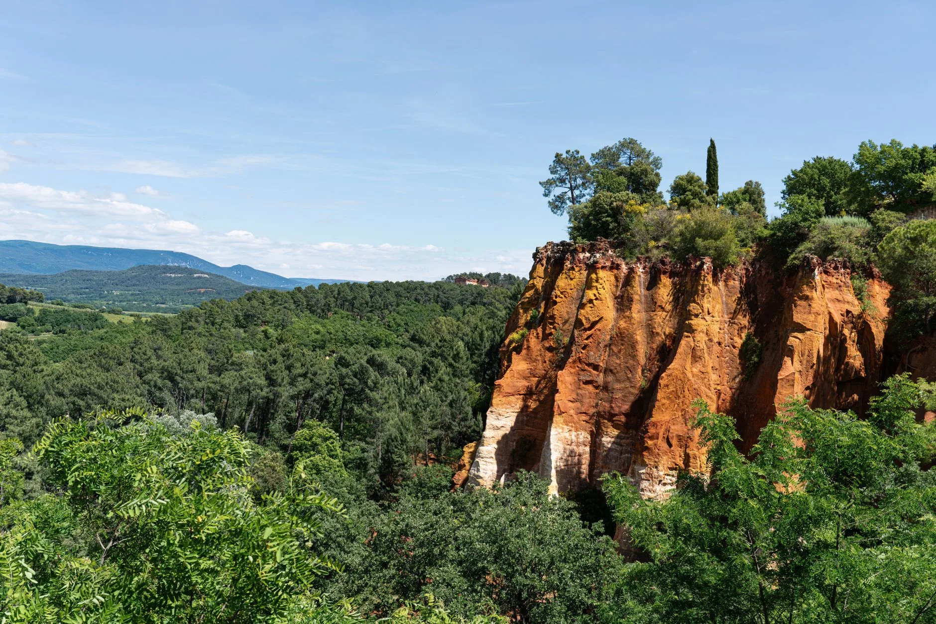 Roussillon et les falaises d'ocre